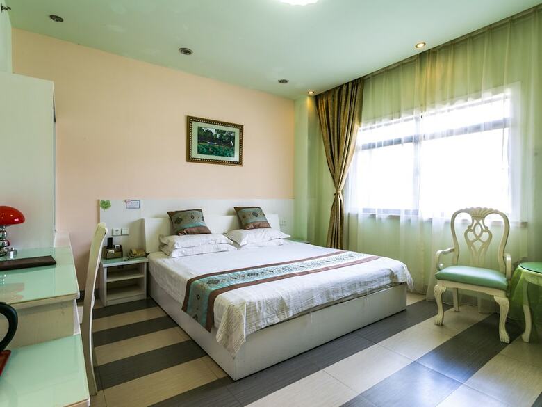 Shanghai Blue House Business Hotel