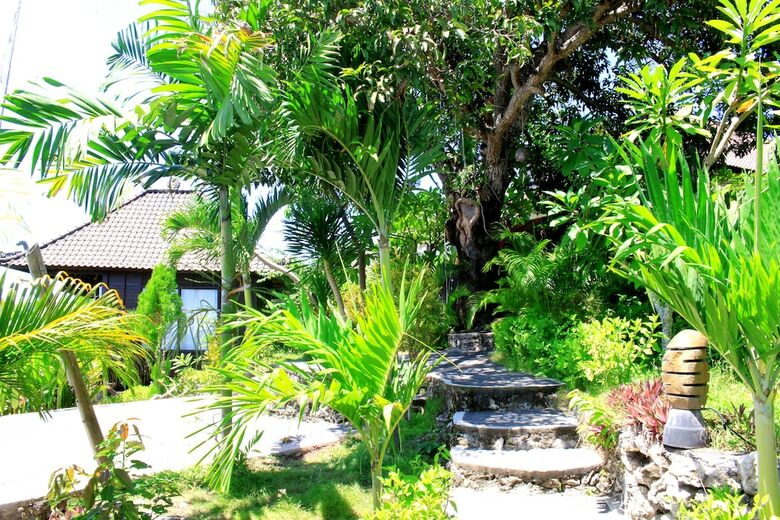 Hotel Sunrise Hut's Lembongan