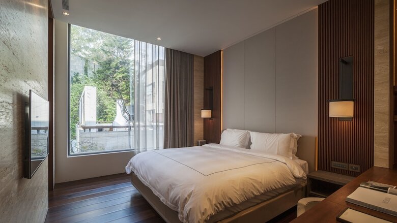 Hotel Villa 32 (Guests Must Be 16 And Older)