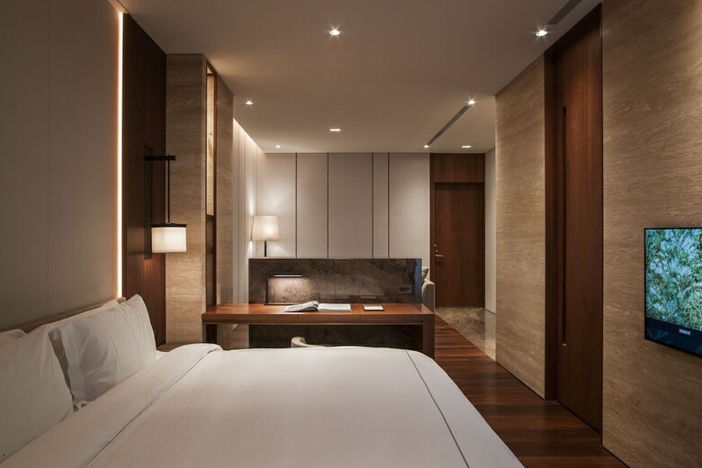 Hotel Villa 32 (Guests Must Be 16 And Older)