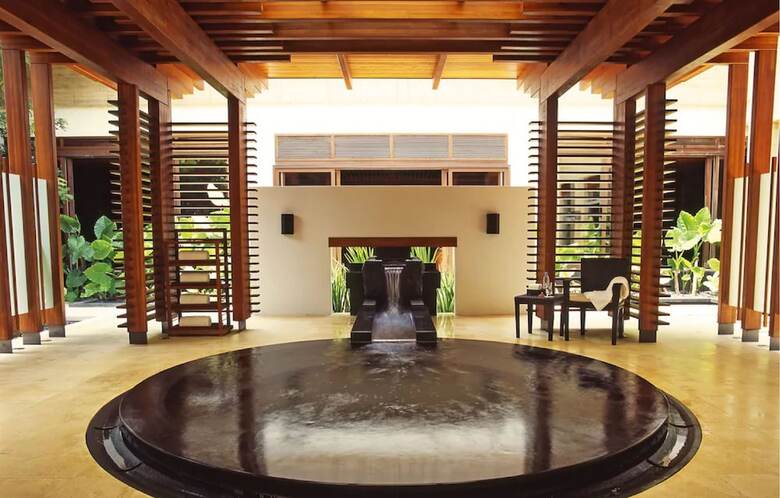 Hotel Villa 32 (Guests Must Be 16 And Older)