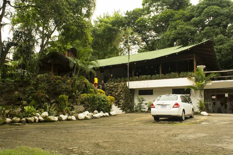 Hostal Manuel Antonio Hostel Resort