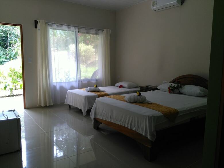 Hostal Manuel Antonio Hostel Resort
