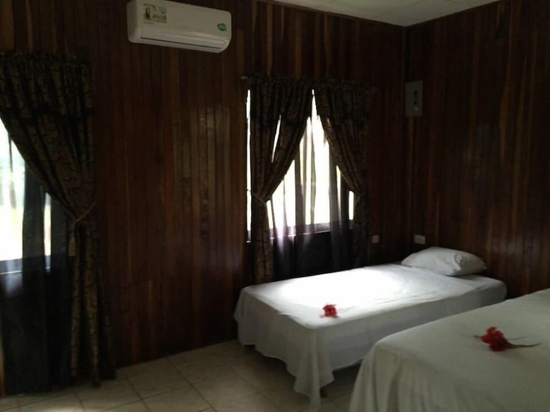Hostal Manuel Antonio Hostel Resort