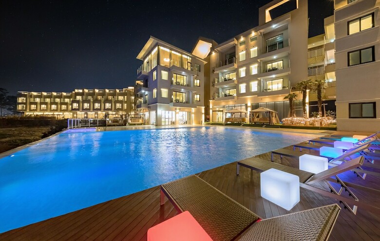 La Terrace Club Hotel & Villa