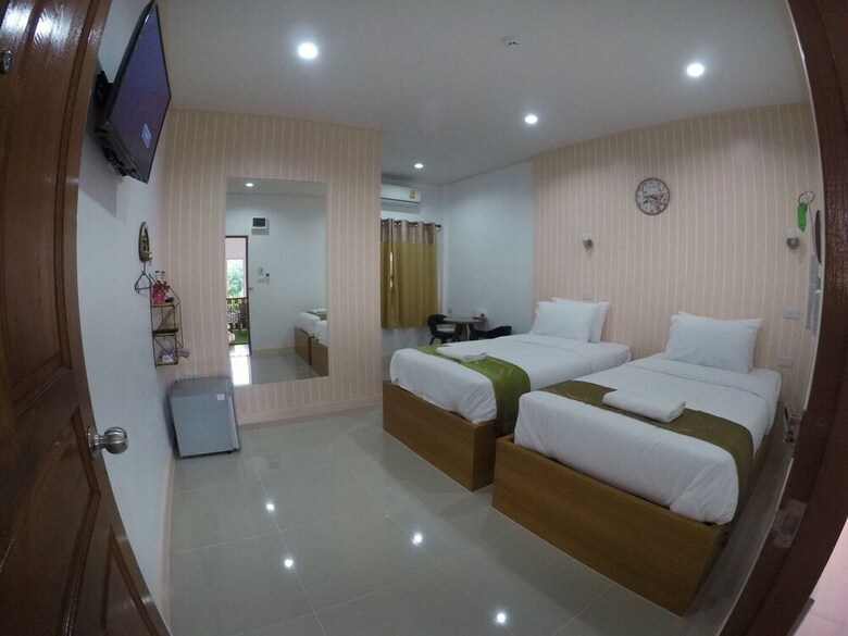 Hotel The Aam Resort Bang Sa-re