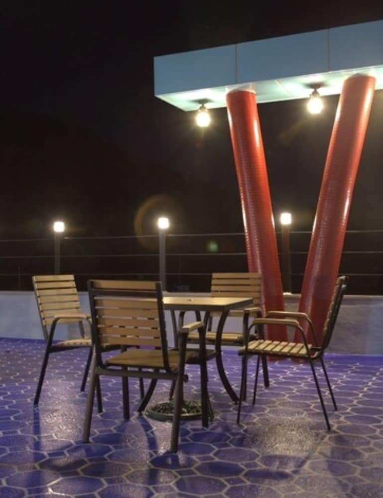 Hotel Ara & Maru Hostel