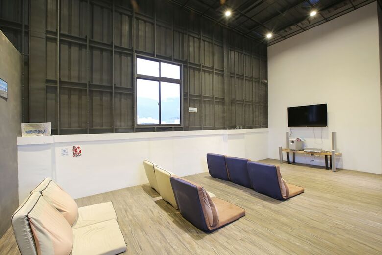 Hostal Cave Hostel