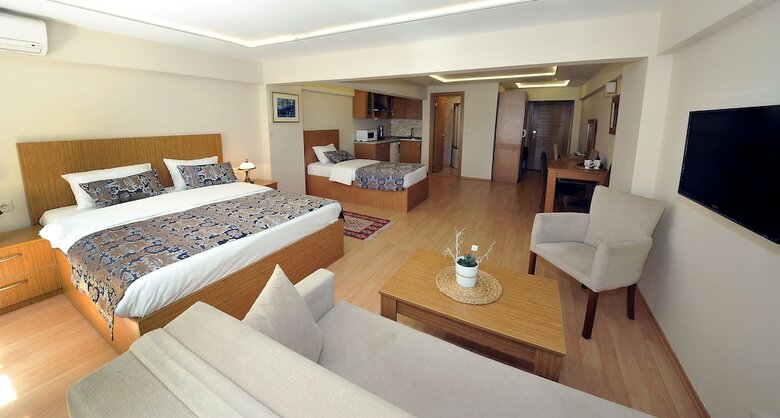 Hotel Aiza Suites