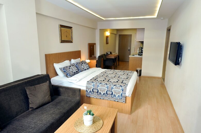 Hotel Aiza Suites