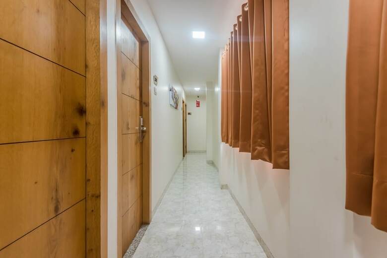 Oyo 8490 Hotel Grandeur