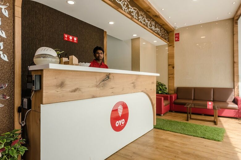Oyo 8490 Hotel Grandeur