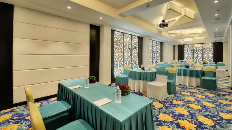 Hotel Golden Tulip Essential Jaipur
