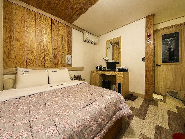 Fox Avenue Hotel