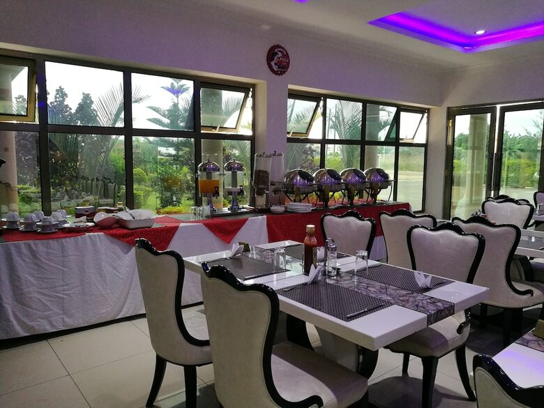 Hotel Golden Zambezi Lodge