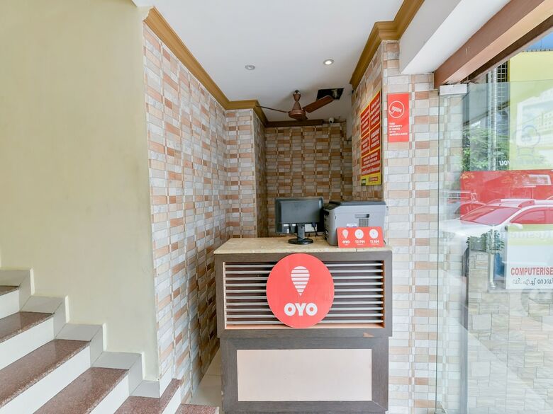 Hotel Oyo 8214 Malabar Plaza Residency 1