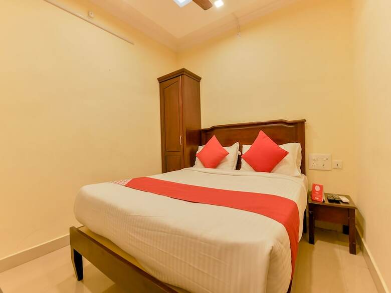 Hotel Oyo 8214 Malabar Plaza Residency 1