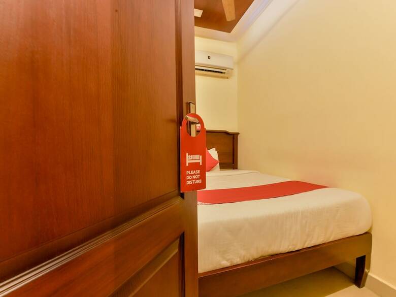 Hotel Oyo 8214 Malabar Plaza Residency 1