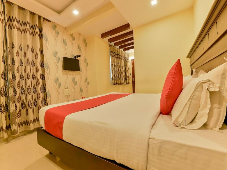 Hotel Oyo 8214 Malabar Plaza Residency 1