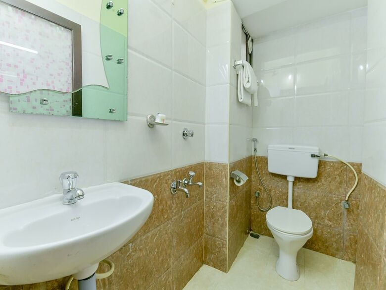 Hotel Oyo 8214 Malabar Plaza Residency 1