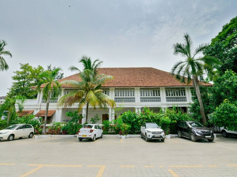 Hotel Oyo 8214 Malabar Plaza Residency 1