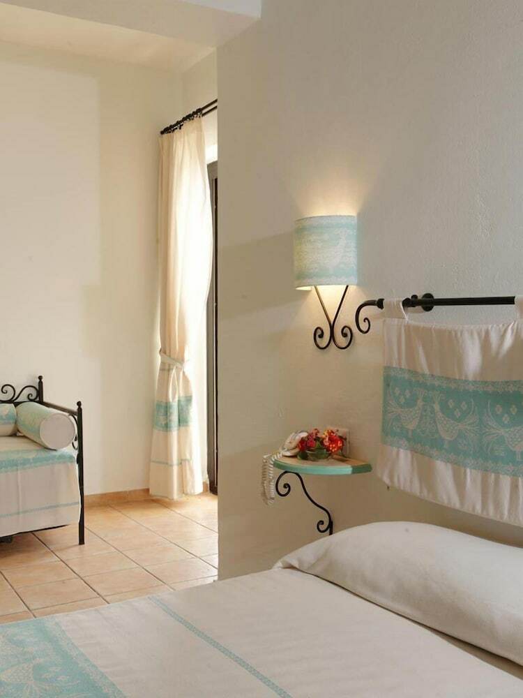 Posada Golfo Dell'asinara La Plage Noire Resort