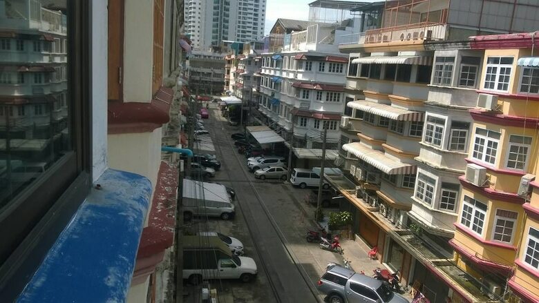 Hotel A & P House Charansanitwong