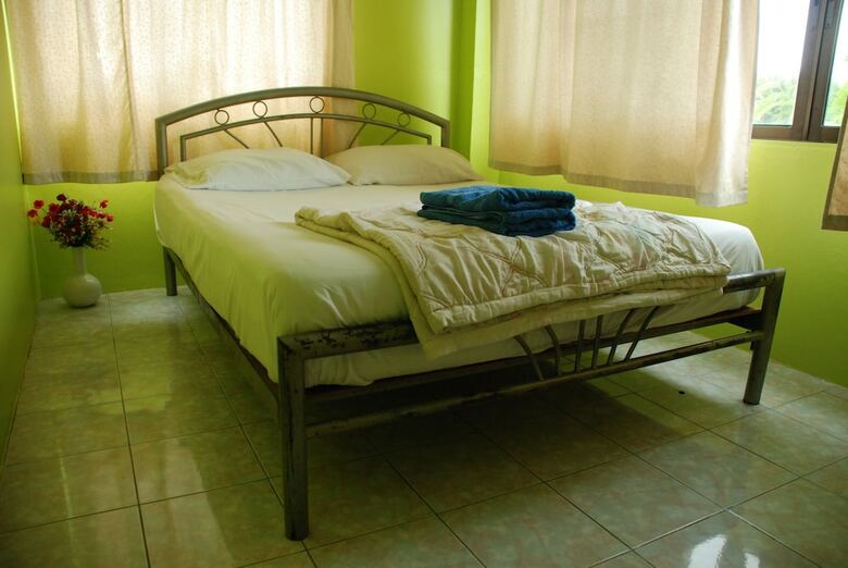 Hotel Blue Lagoon Guest House And Bar