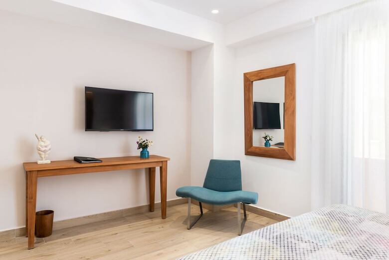 Hotel Avra Apartments Venetian Harbour