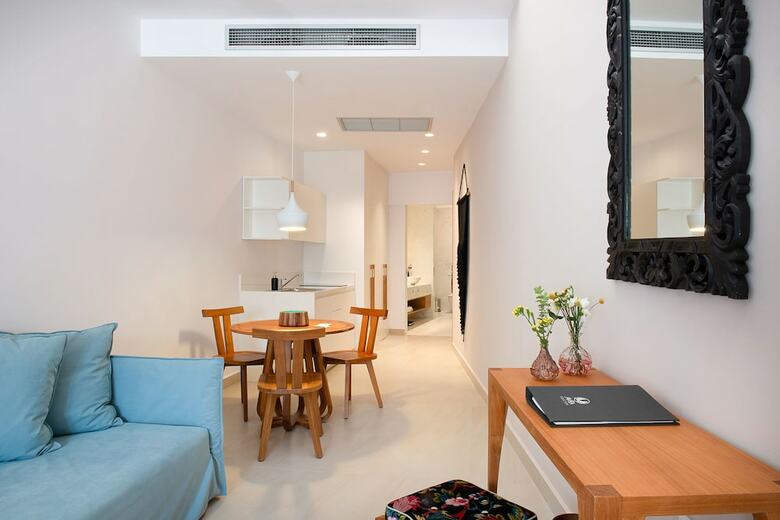 Hotel Avra Apartments Venetian Harbour