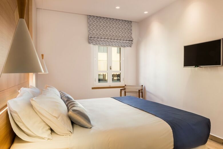 Hotel Avra Apartments Venetian Harbour