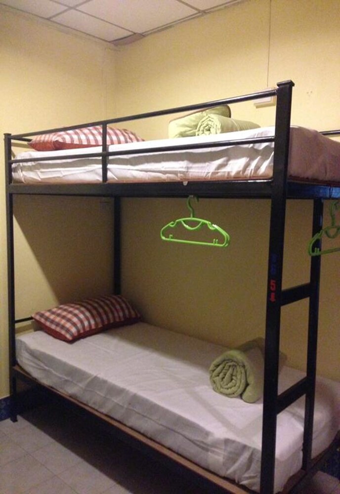 Hostal Bed Khaolak Hostel