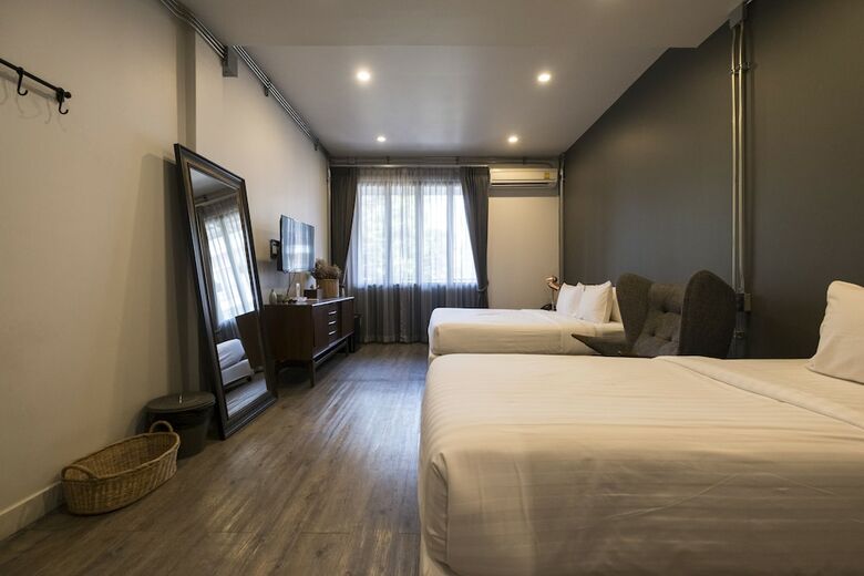 Iron32 Hotel