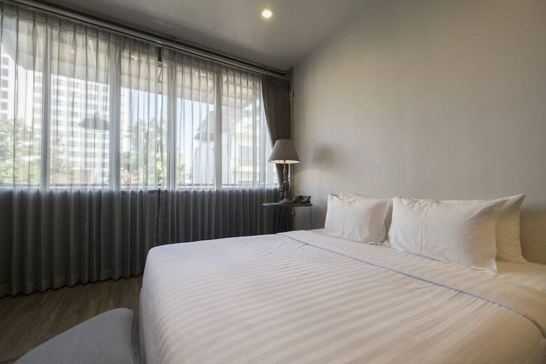 Iron32 Hotel
