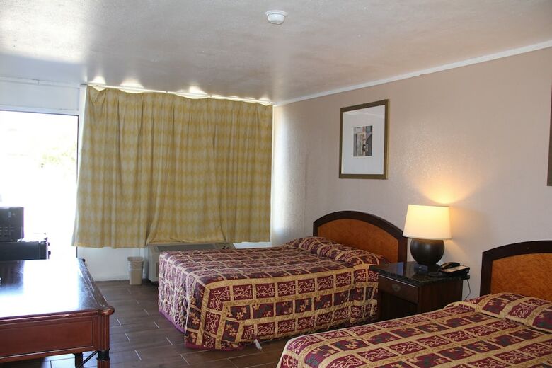 Hotel Lonestar Inn & Suites
