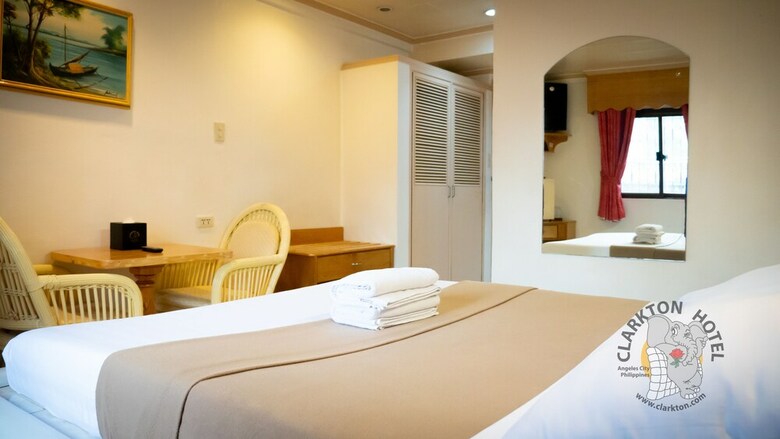 Clarkton Hotel
