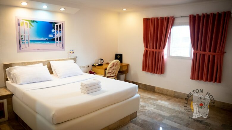 Clarkton Hotel