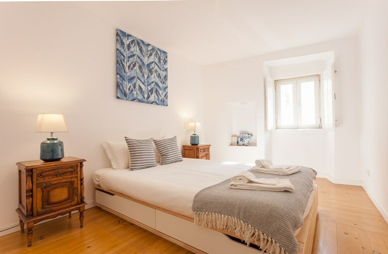 Moniz Blue One-bedroom Apartment - By Lu Holidays
