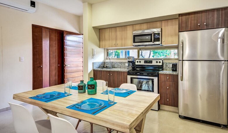 Anam 1 Bedroom Apartment With Balcony Sleeps 3