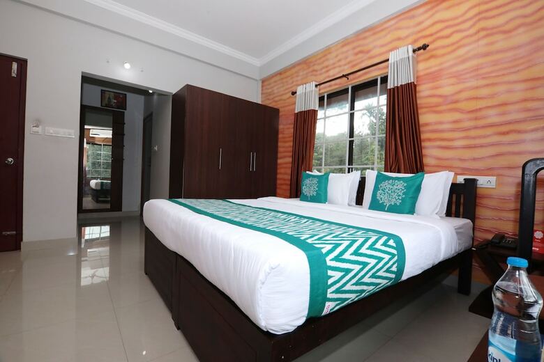 Hotel Oyo 8843 Taaza Residency