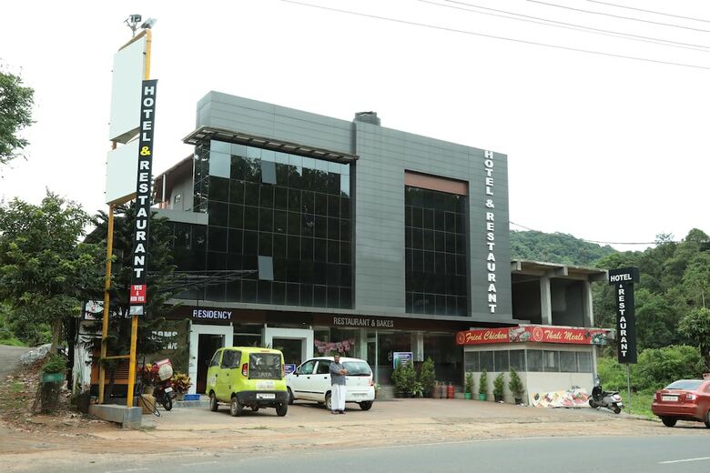 Hotel Oyo 8843 Taaza Residency