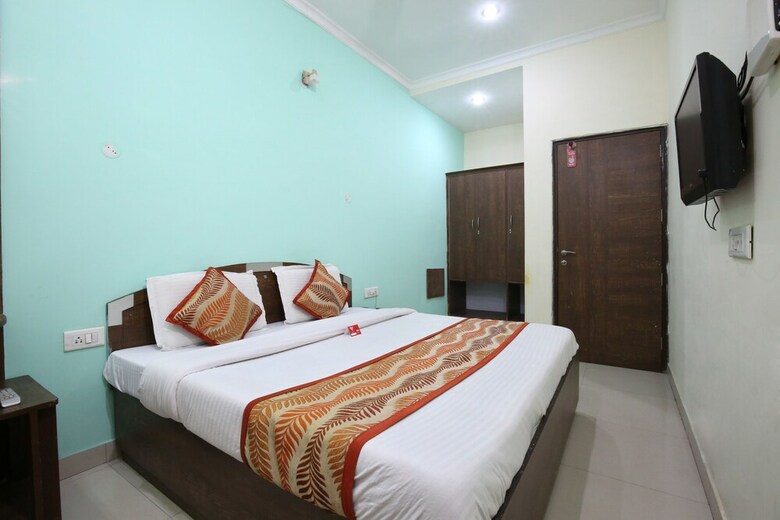 Oyo 9056 Hotel Holiday Comfort
