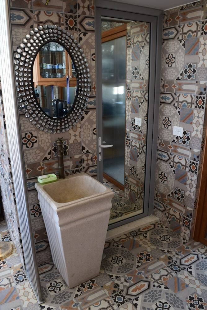Hotel Damask Rose Lebanese Guest House