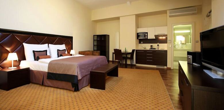 Skaritz Hotel And Residence