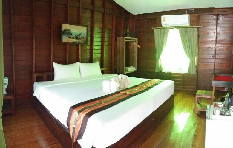 Hotel Chuchai Buri Sri Amphawa