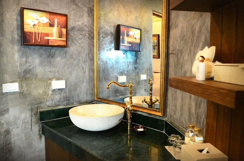 Hotel Chuchai Buri Sri Amphawa
