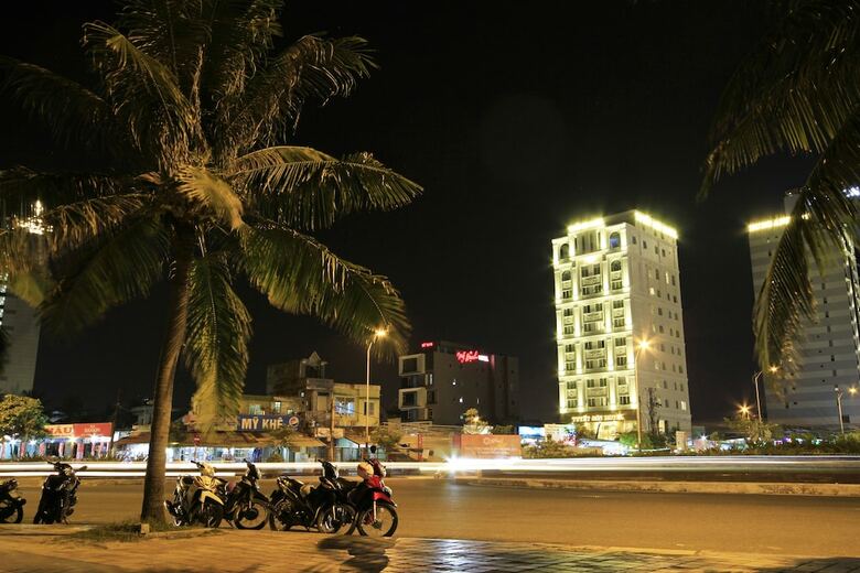 Tuyet Son Hotel