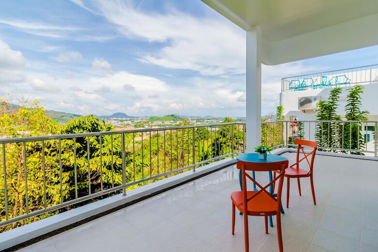 Hotel Chalong Hill Tropical Garden Homes