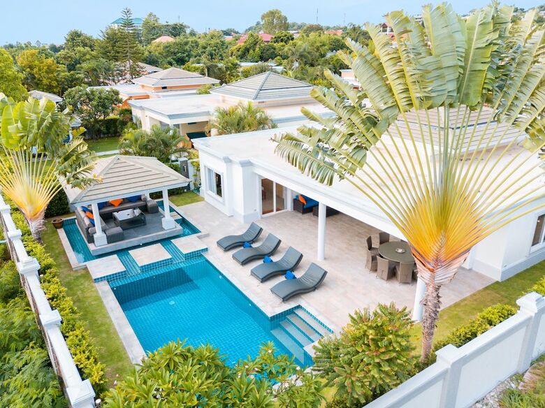 Luxury Pool Villa 608