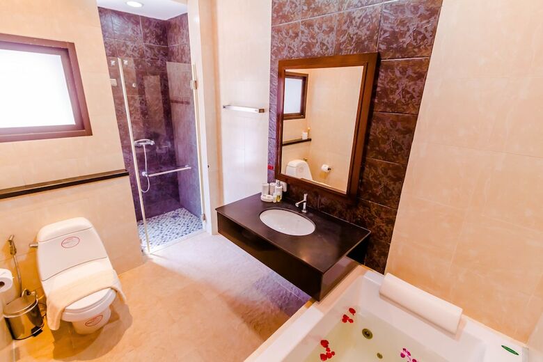 3 Bedrooms Pool Villa Walk To Patong